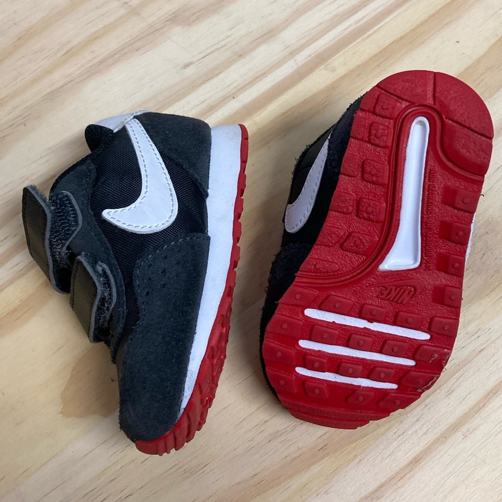 NWOT Nike Baby Sneakers Size 3C Velcro